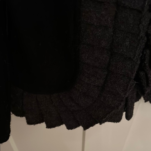 A. Giannetti Black & Grey Wool Ruffle front & bottom zip front Jacket, size M - Picture 7 of 7